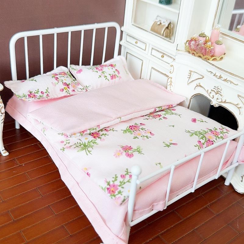 Cama en miniatura para casa de - Decorative Throw Pillow reseña y precio